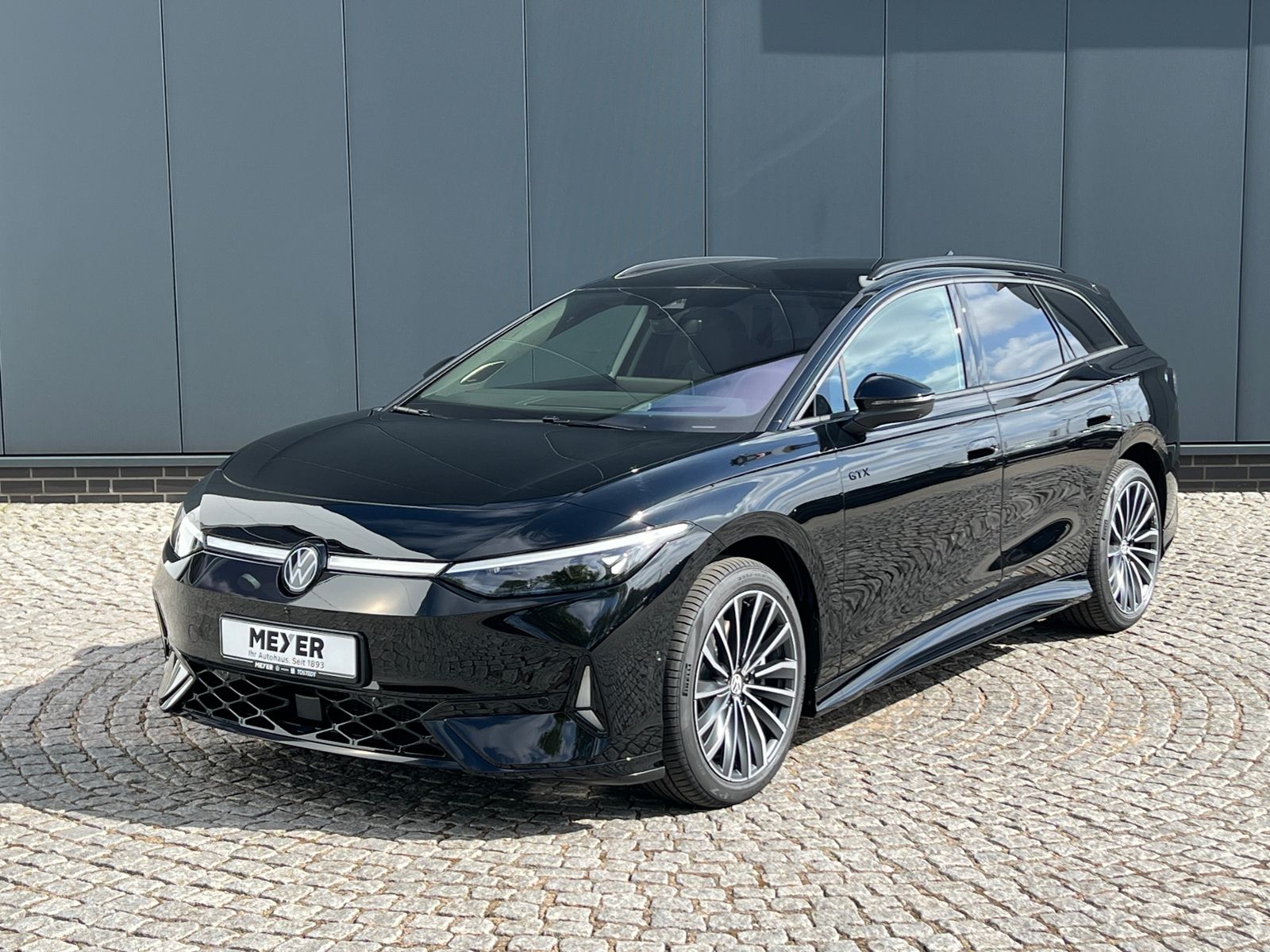 Fahrzeugabbildung Volkswagen ID.7 GTX Tourer 4MOTION 250 kW *AHK, Wärmepumpe,