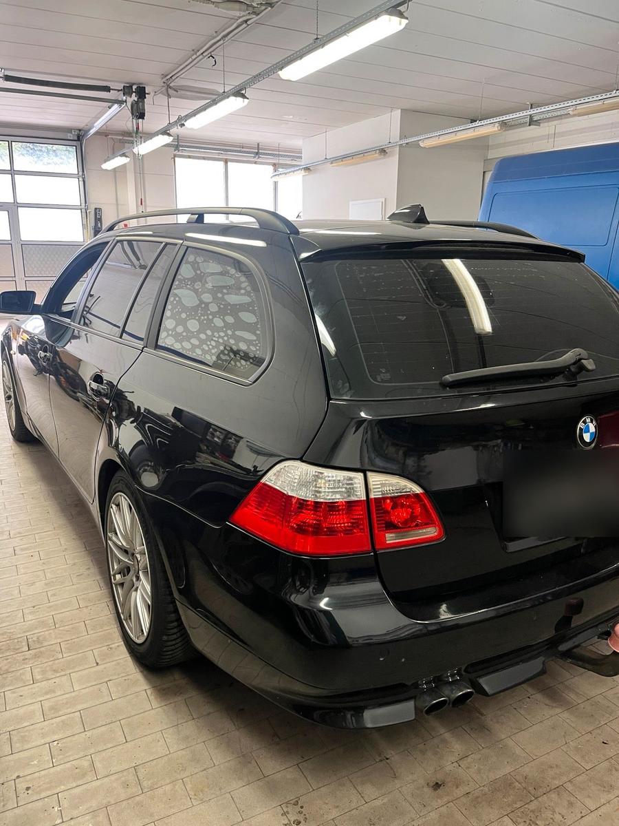 BMW 530 2005 — interior