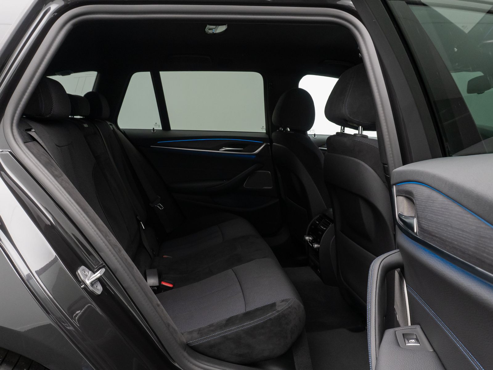 Fahrzeugabbildung BMW 530e M Sport H/K DAB HUD Alarm Komfort Kamera
