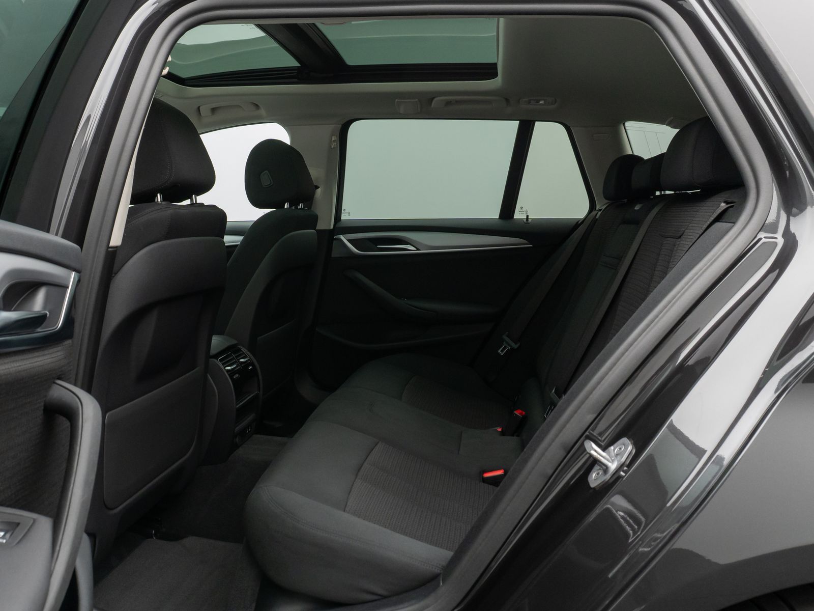Fahrzeugabbildung BMW 530e xD Panorama DAB CockPitPro Alarm PDC 19Zoll