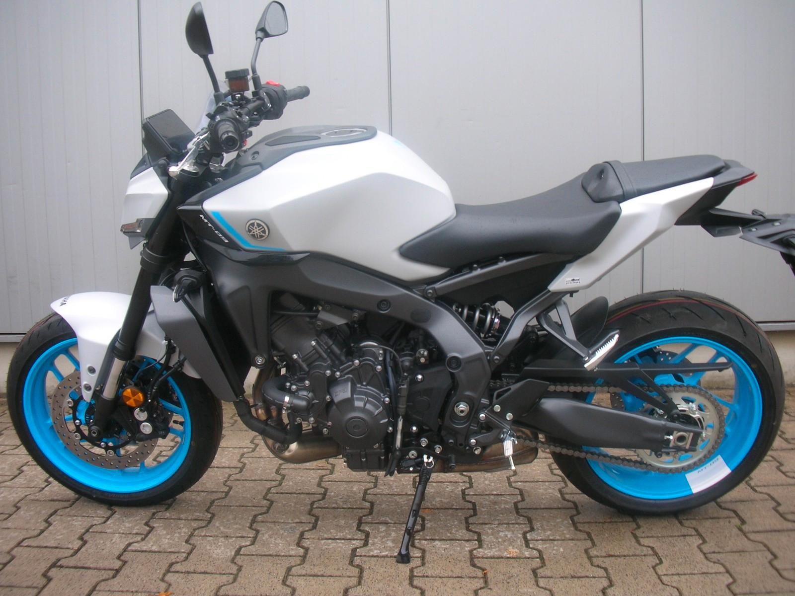 Yamaha MT-09 WENIG KILOMETER