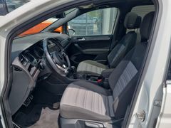 Fahrzeugabbildung Volkswagen Touran 1.5 TSI DSG R-Line 7-Si. STANDHZG PANO AH