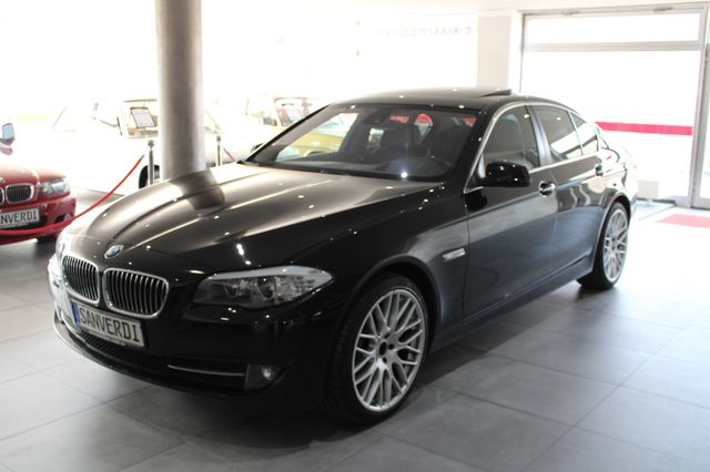 BMW 530i LEDER NAVI XENON EL.GSD HEAD-UP RFK SHZ 20"