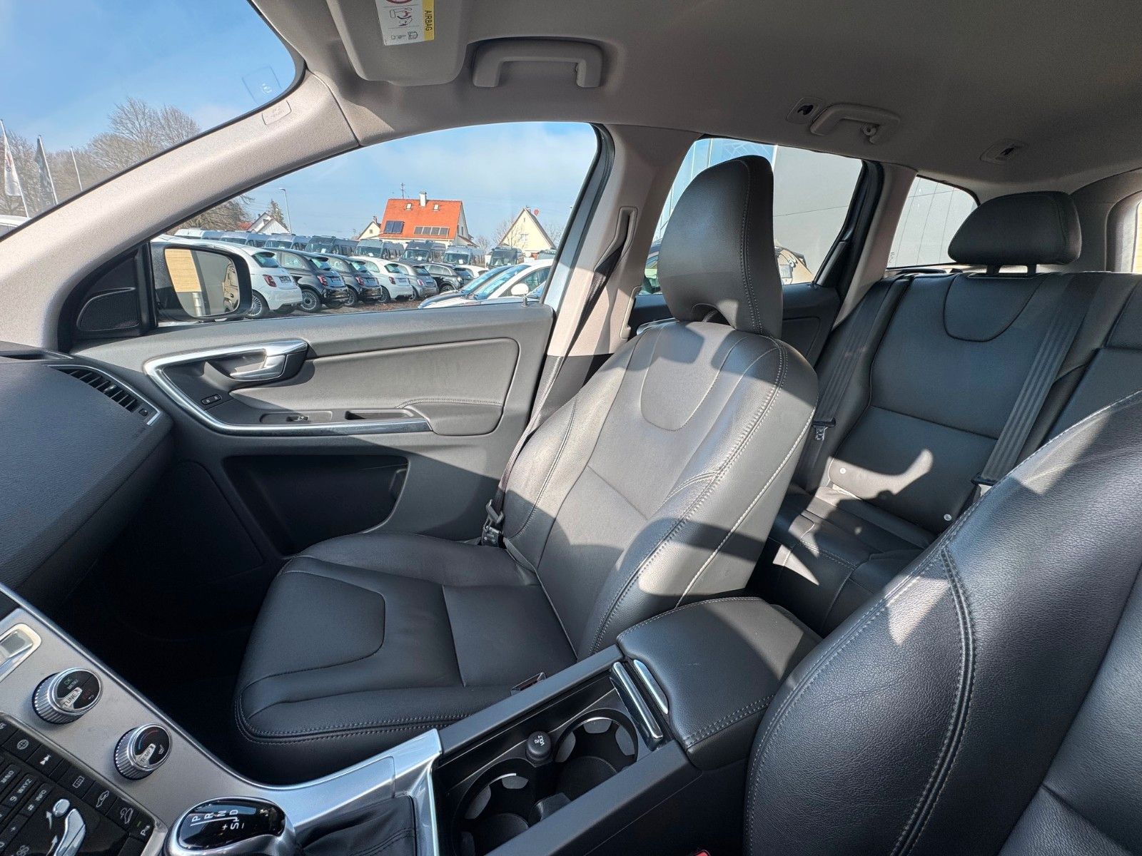 Fahrzeugabbildung Volvo XC60 Summum AWD 306PS NAVI LEDER SITZHZG AUTOM.