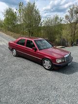 Mercedes-Benz Mercedes Benz w 201 190 5 Gang - Mercedes-Benz 190 mit Benzin-Antrieb: Limousine, 2.5