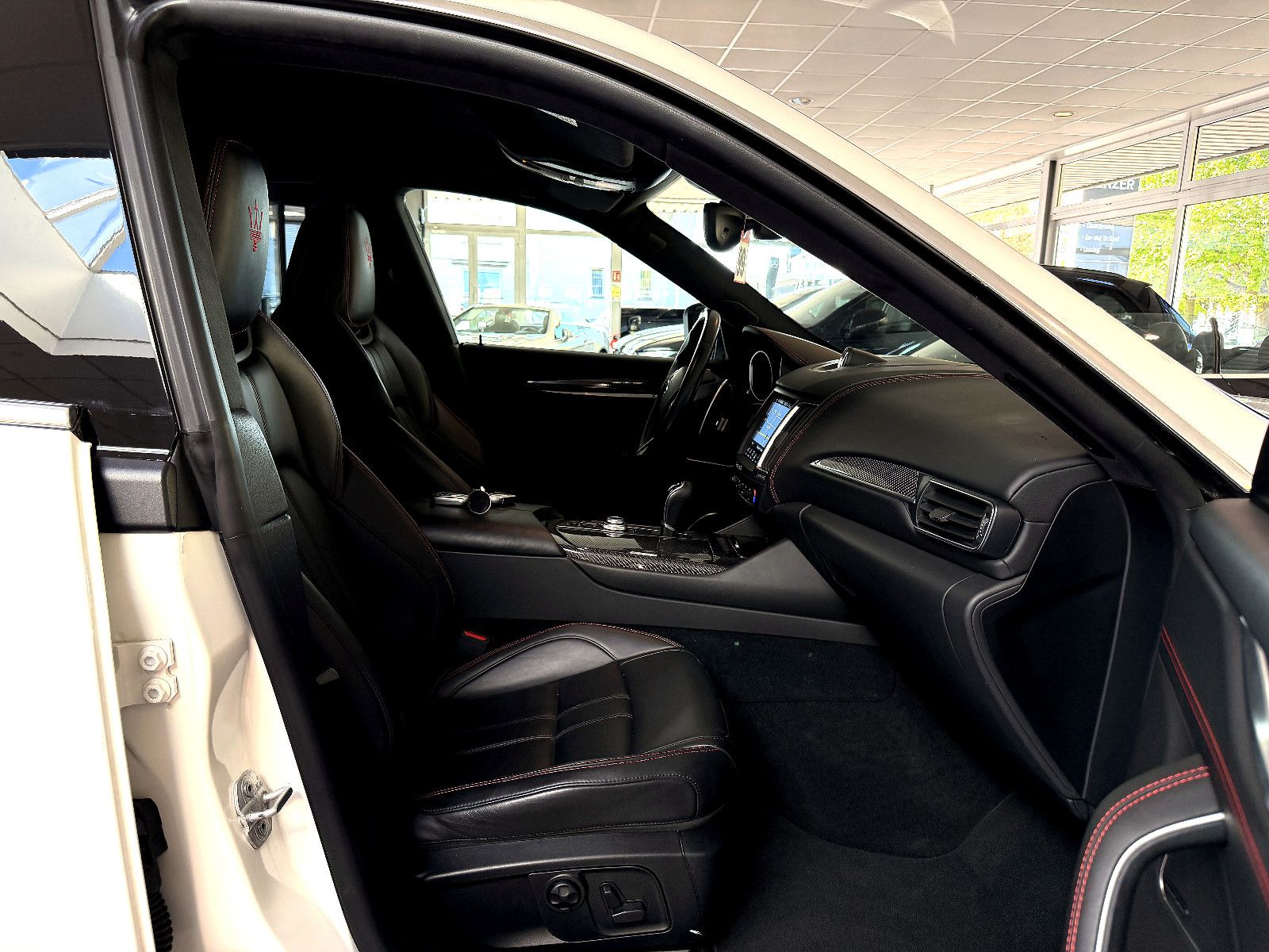 Fahrzeugabbildung Maserati Levante S/CARBON/HARMAN-KARDON/KAMERA/BRD