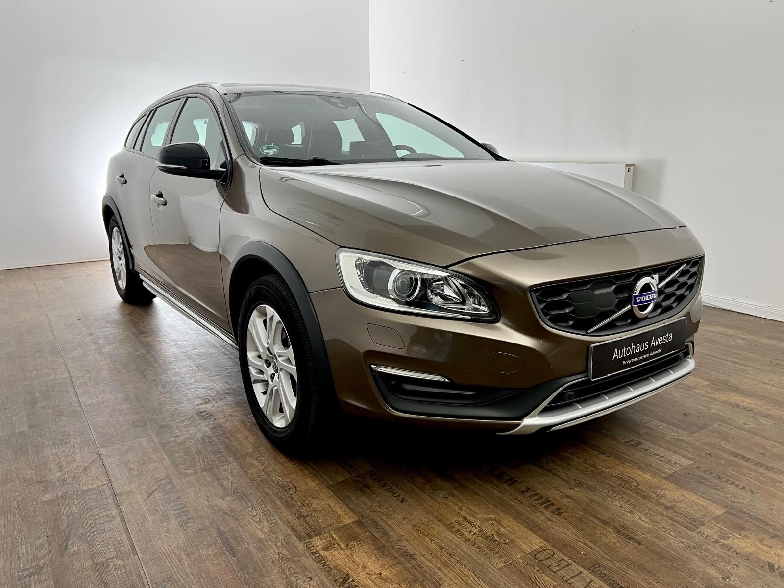 Volvo V60 CROSS COUNTRY D4 / 1.H/ CARPLAY/ 2017/ AUTOM