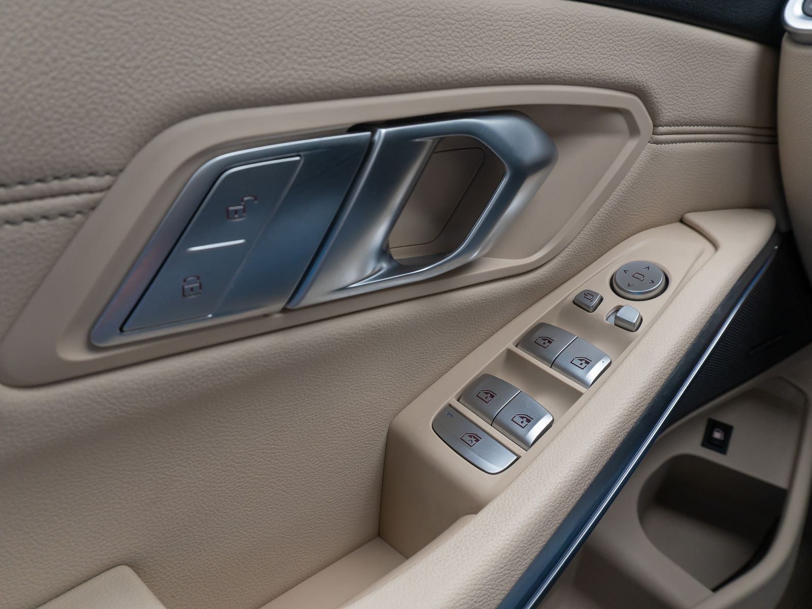 Fahrzeugabbildung BMW 330e Luxury Line 360°Laser HUD DAB H/K Komfort
