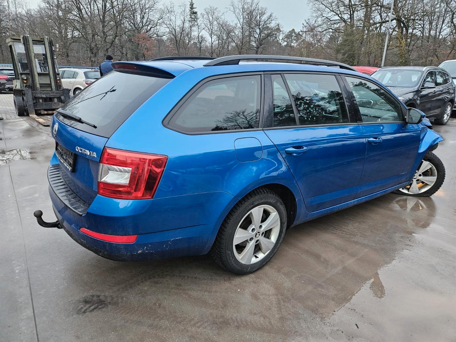 Skoda Octavia 2015 — interior