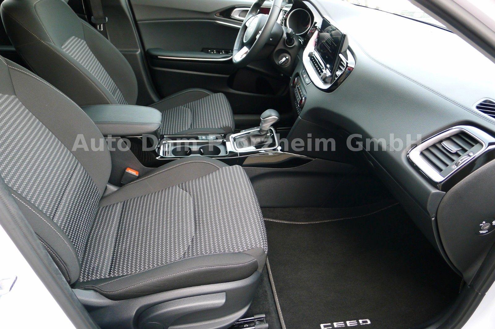 Kia CEED SW 1,5T DCT Spirit /UVO/NAVI/Kamera/LED