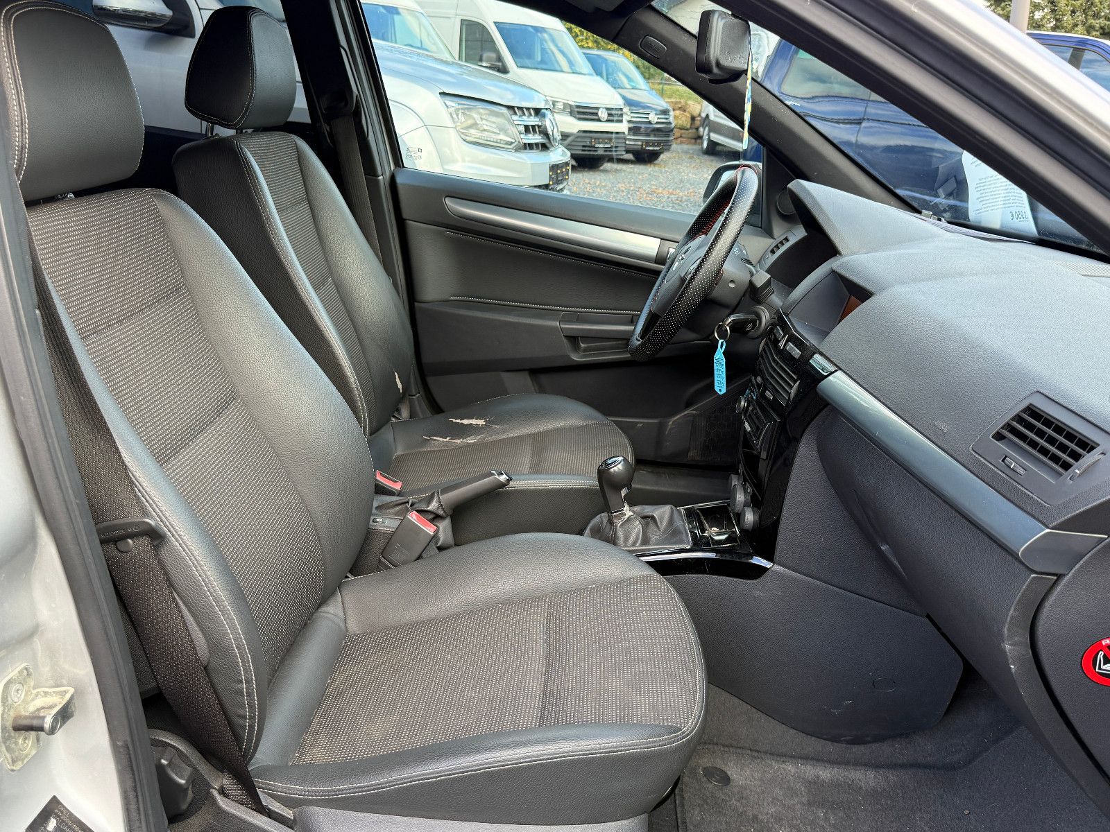 Fahrzeugabbildung Opel Astra H 1.9 CDTI Lim. Innovation "110 Jahre" PDC