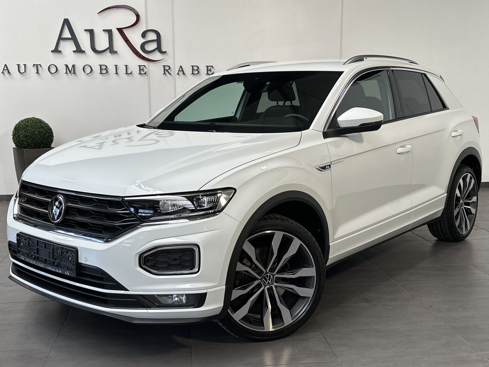 Fahrzeugabbildung Volkswagen T-Roc 2.0 TSI DSG R-Line 4M NAV+LED+ACC+AHK+KAM