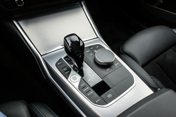 Fahrzeugabbildung BMW 320 d xDrive M Sport WINTERFREUDE LASER HUD 19''