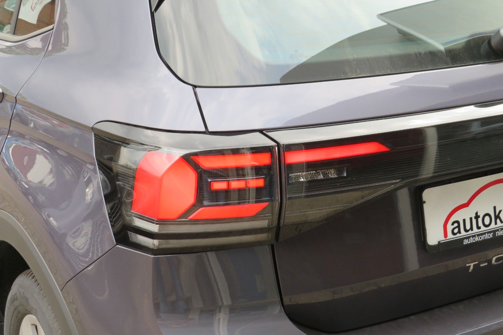 Fahrzeugabbildung Volkswagen T-Cross DSG ACC KAMERA NAVI SITZH LED APP GJ 1.H