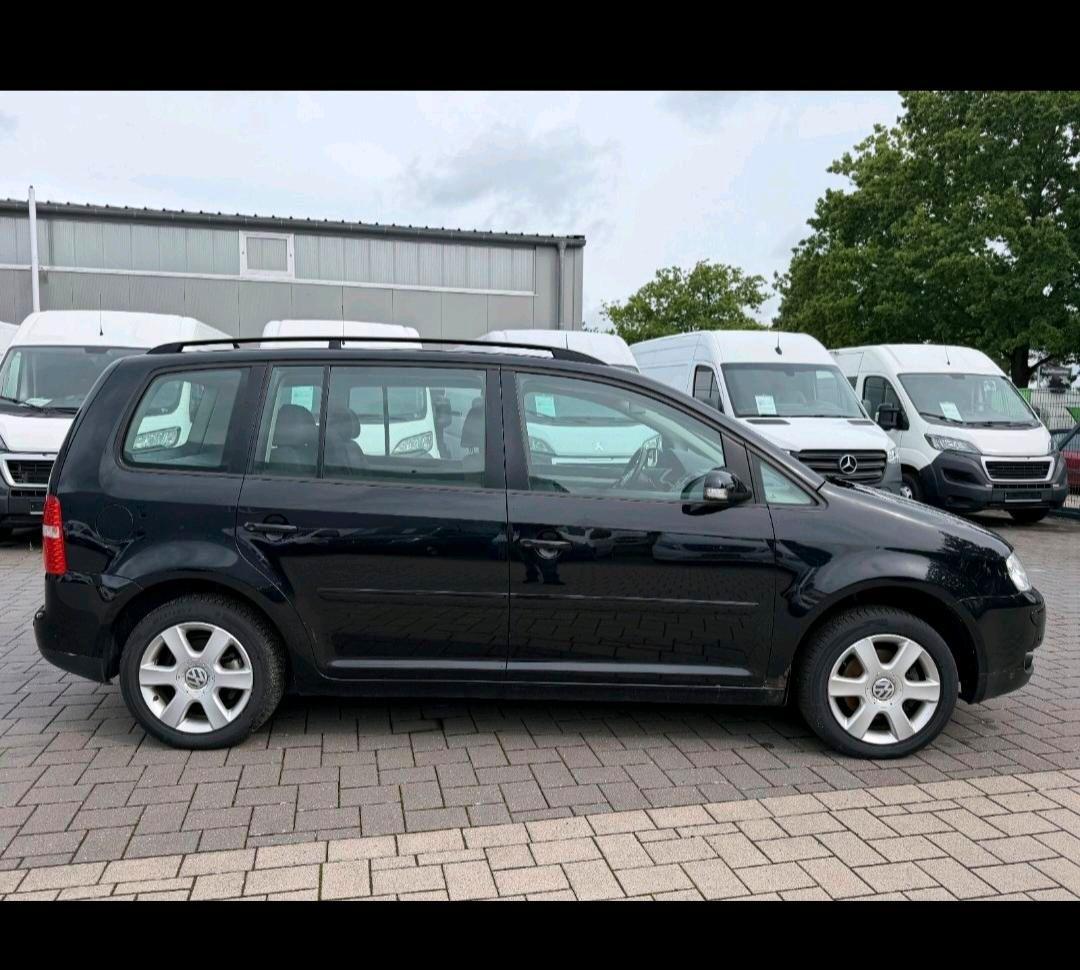 Volkswagen Touran 2006 — rear view
