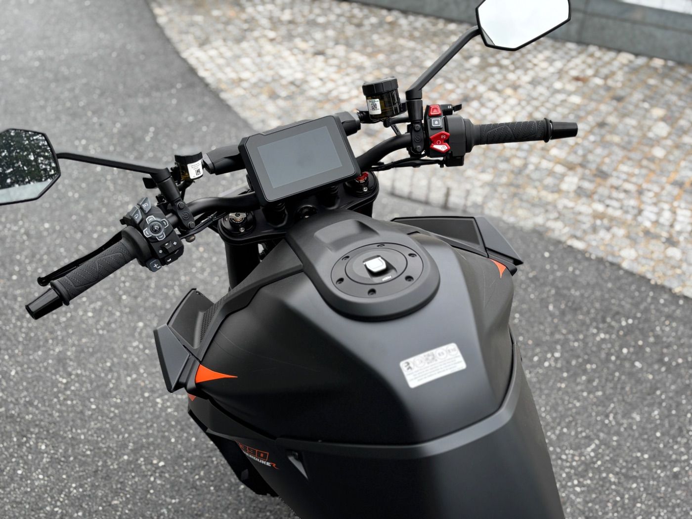 Fahrzeugabbildung KTM 1390 Super Duke R Modell 26 Techpack kostenlos