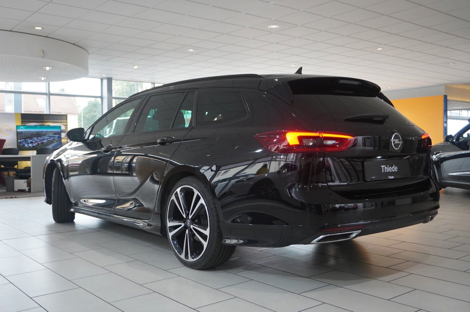 Fahrzeugabbildung Opel Insignia B ST 2.0D ULTIMATE NAVI/LED/OPC/VIRTU.