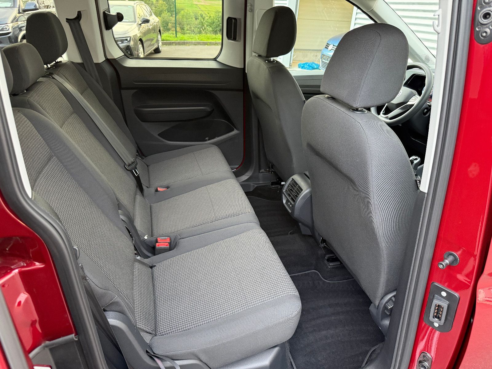 Fahrzeugabbildung Volkswagen Caddy 1.5 TSI AHK GRA Kamera PDC SHZ Lane Assist