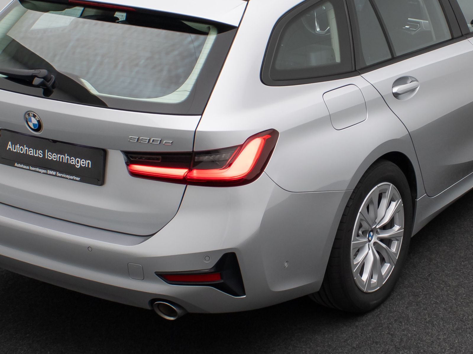 Fahrzeugabbildung BMW 330e Laser 360&deg;HUD DAB Komfort Alarm ACC AHK