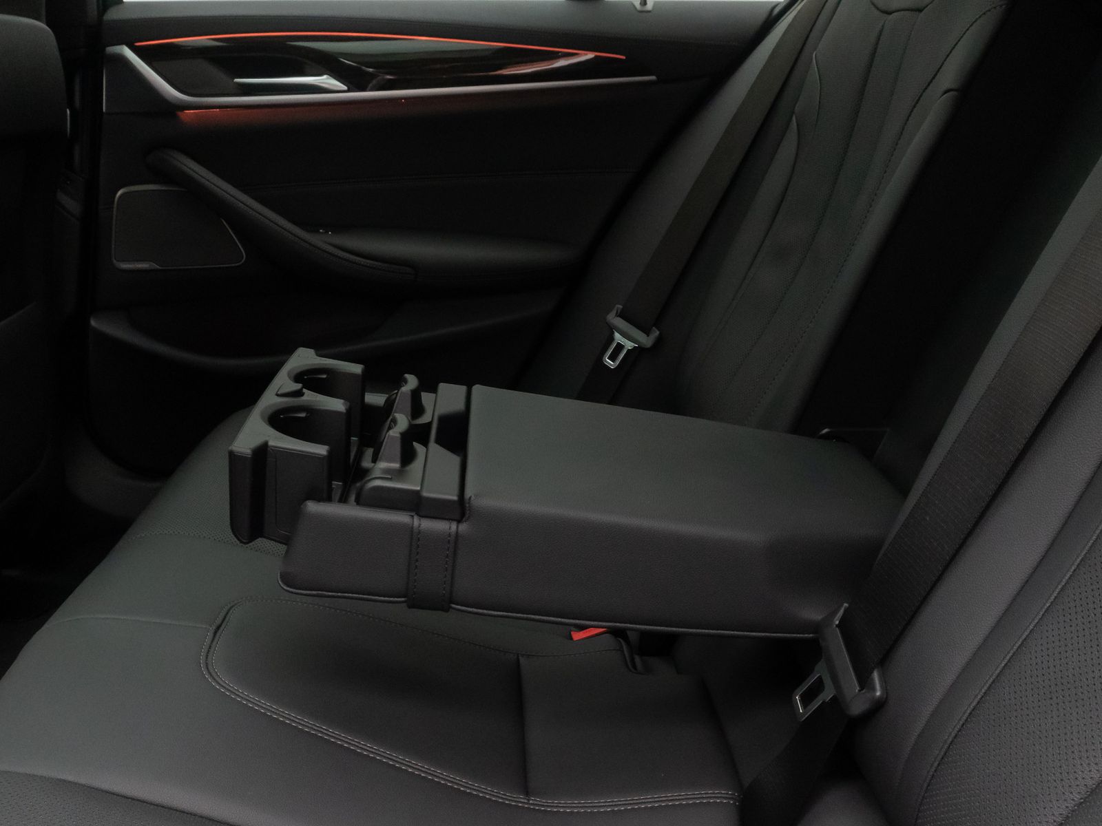 Fahrzeugabbildung BMW 520d Sport Kamera DAB Alarm Leder Panorama H/K