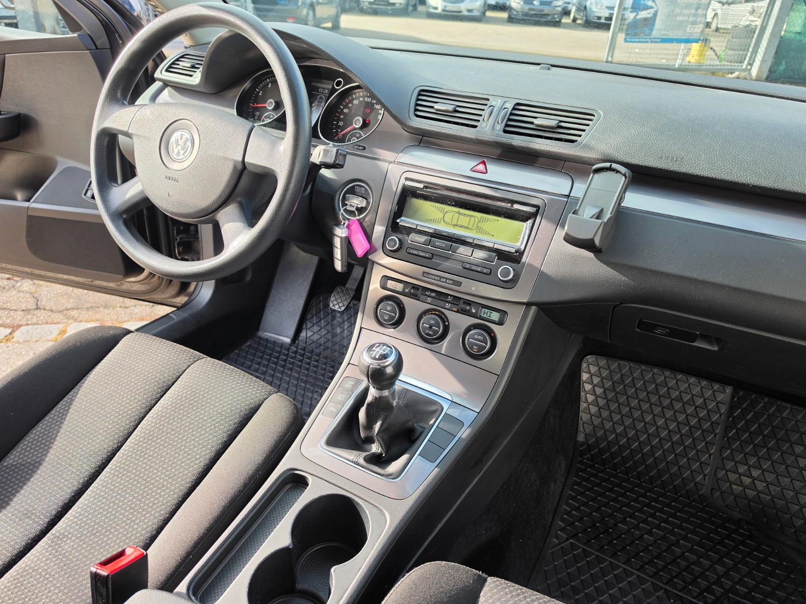 Volkswagen Passat 2009 — photo 14