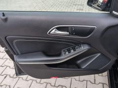 MERCEDES-BENZ A 200 BlueEfficiency~HarmannKardon~PDC V+H~Navi