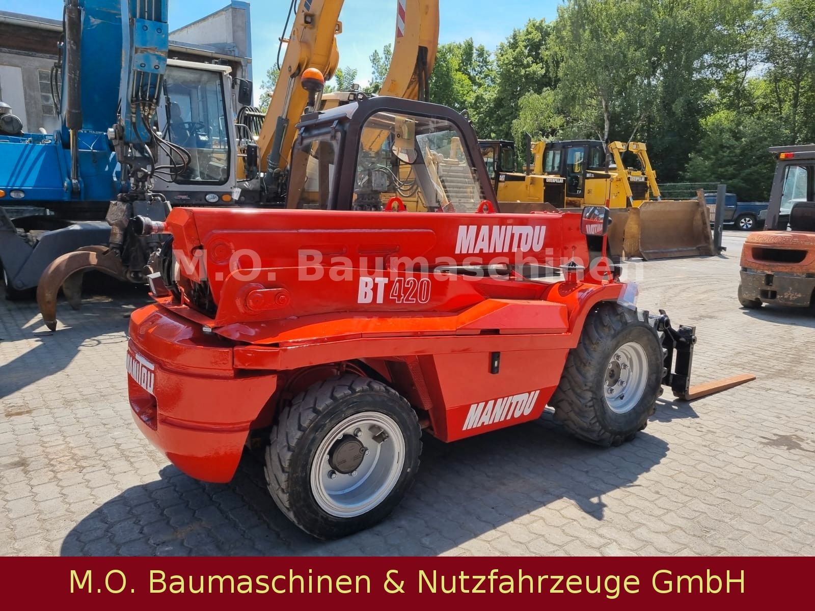 Fahrzeugabbildung Manitou BT 420 / SW /Gabel / 2 t / 4m / 4x4 /