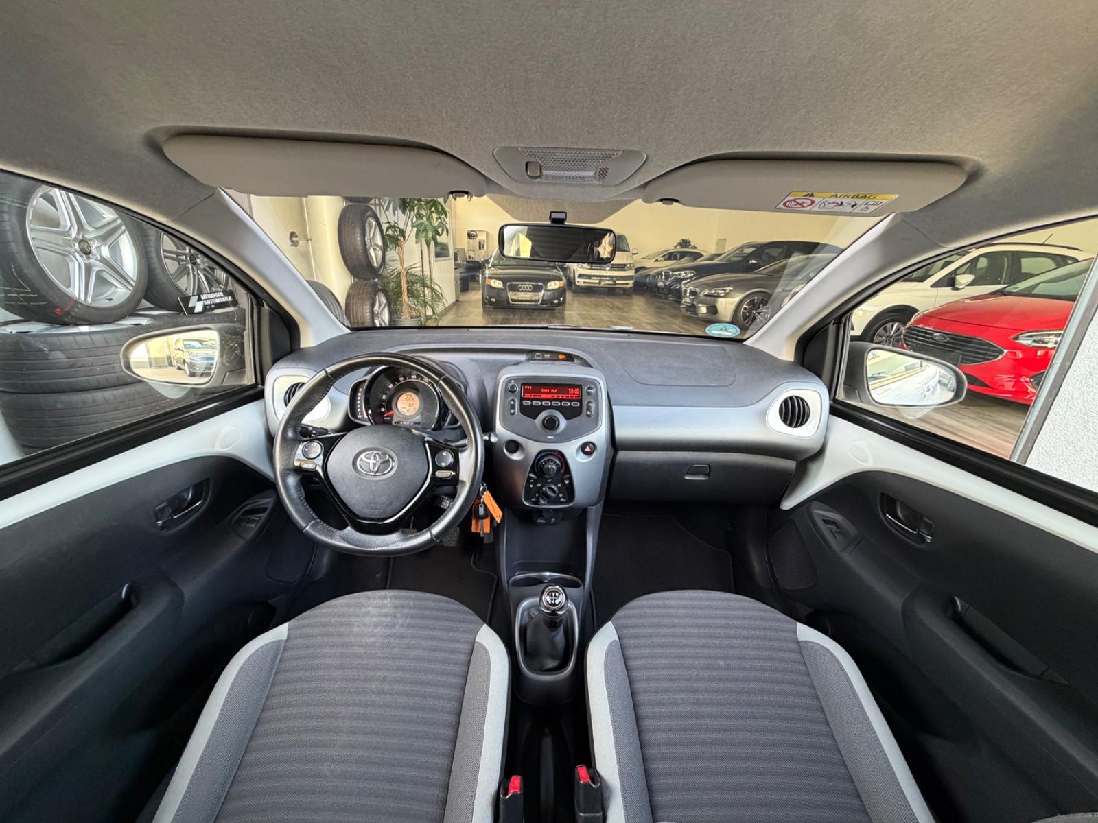 Toyota AYGO x-play *LED*BT*Klima*Tempomat*Lederlenkrad*