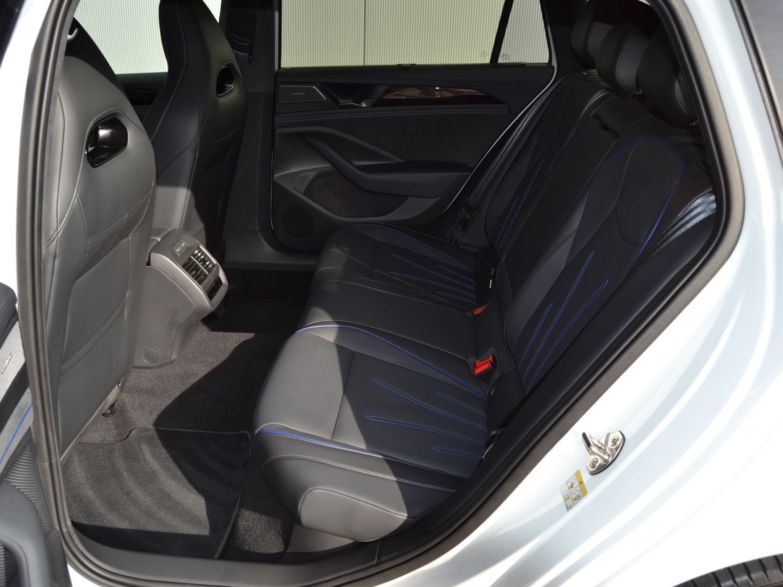 Passat Variant 2.0 TDI 193 PS 4M DSG R-Line Sign