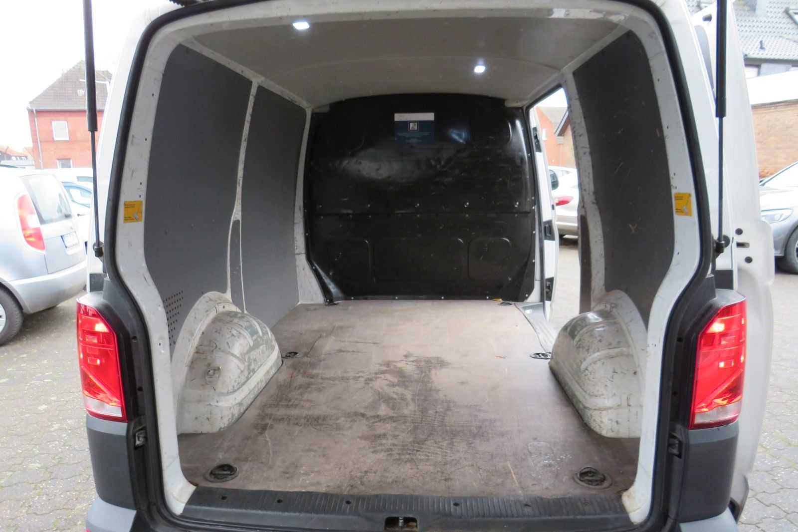 Fahrzeugabbildung Volkswagen T6 Kasten TDI KURZ KLAPPE KLIMA PDC TELVOR 1.HD