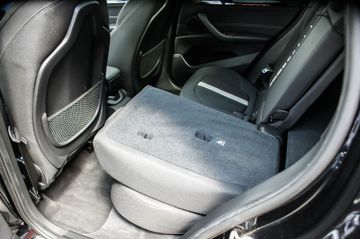 Fahrzeugabbildung BMW X1 sDrive18d Sport Line Aut HEADUP PANORAMA KEYL