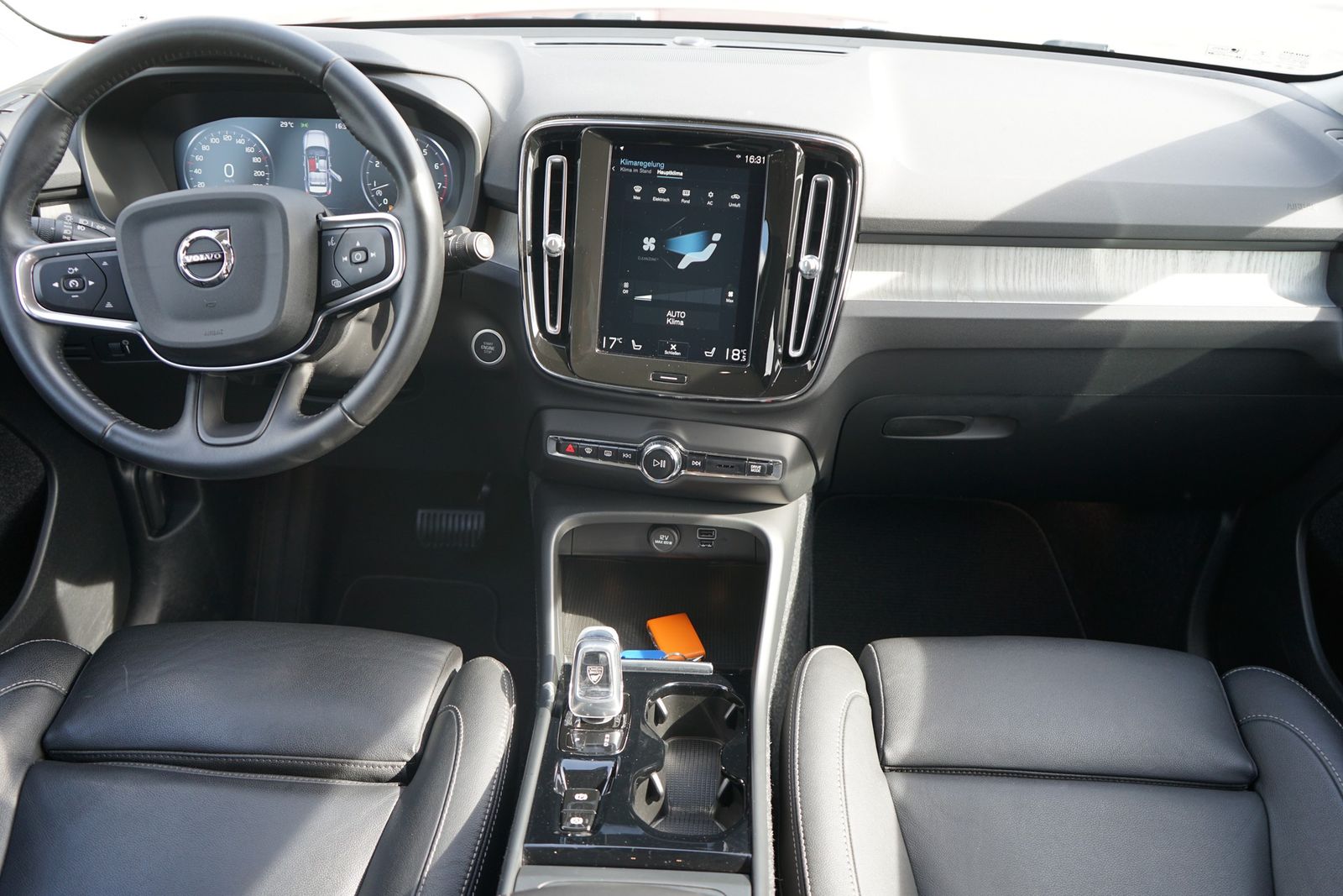 Volvo XC40 2.0 M-Hybrid Inscription AWD foto 14