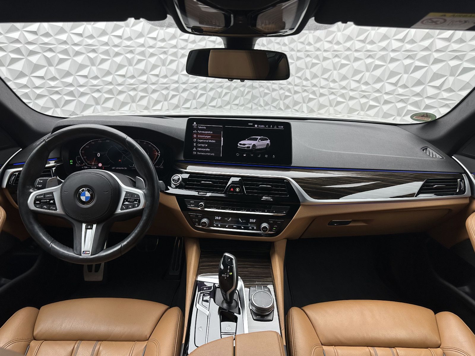 Fahrzeugabbildung BMW 520d M-PAKET/PANORAMA/KEYL/STANDHZ/ACC/HUD/LASER