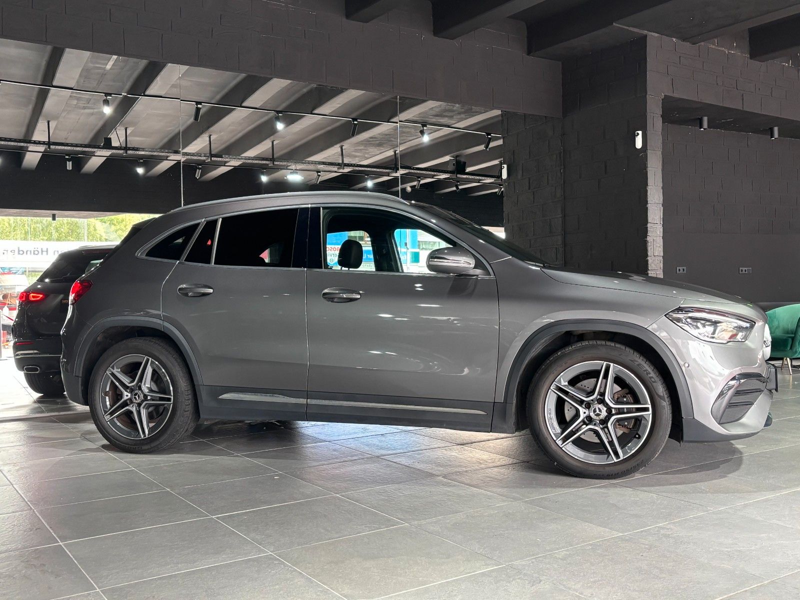 Fahrzeugabbildung Mercedes-Benz GLA 220d //AMG LINE//CARBON/KAMERA/MBUX/AHK/SHZ