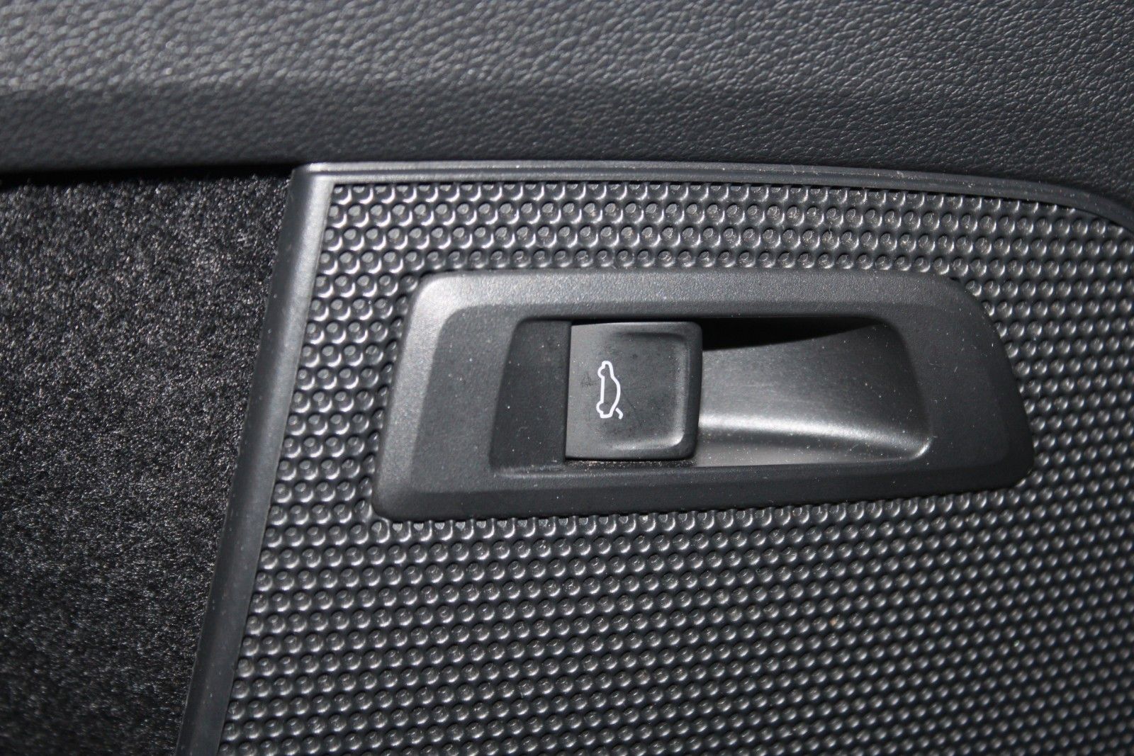 Fahrzeugabbildung SKODA Kodiaq DSG 4x4 SOLEIL LED AHK LEDER ACC STDHZ