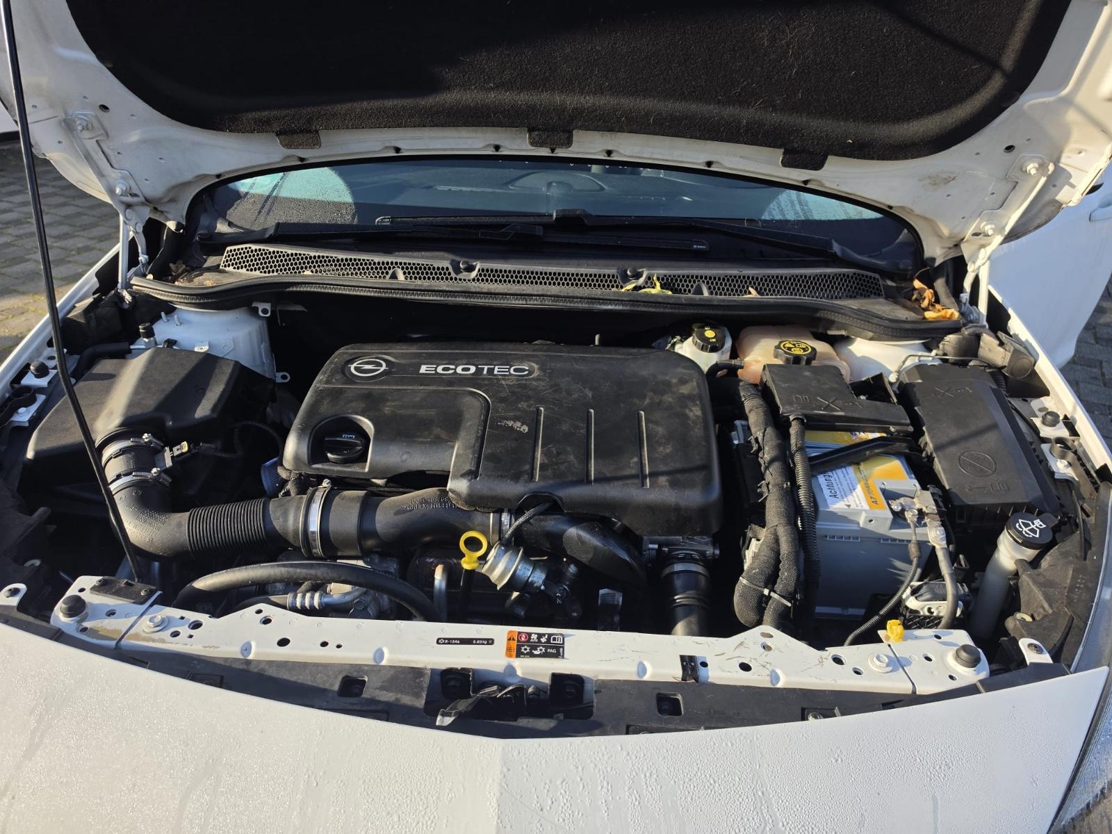 Opel Astra 2013 — photo 8