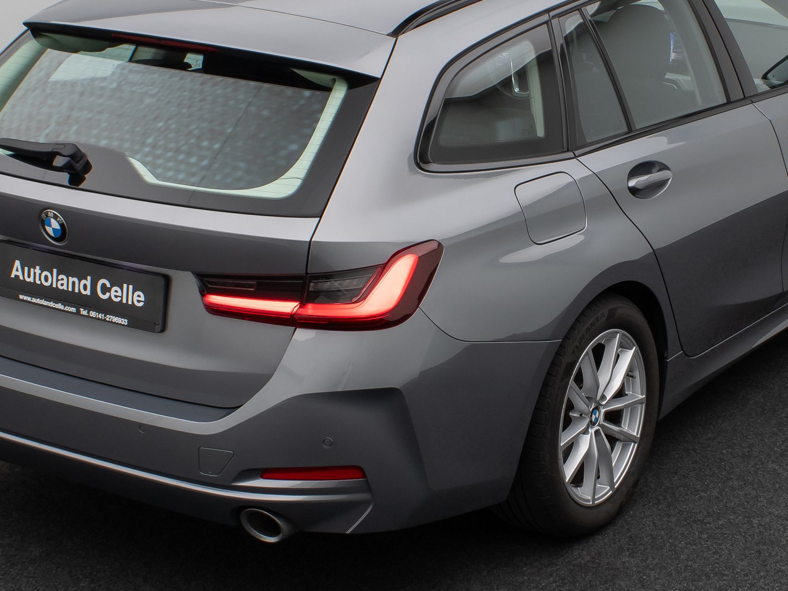 Fahrzeugabbildung BMW 320d Panorama DAB H/K Lordos Stop&Go PDC LED