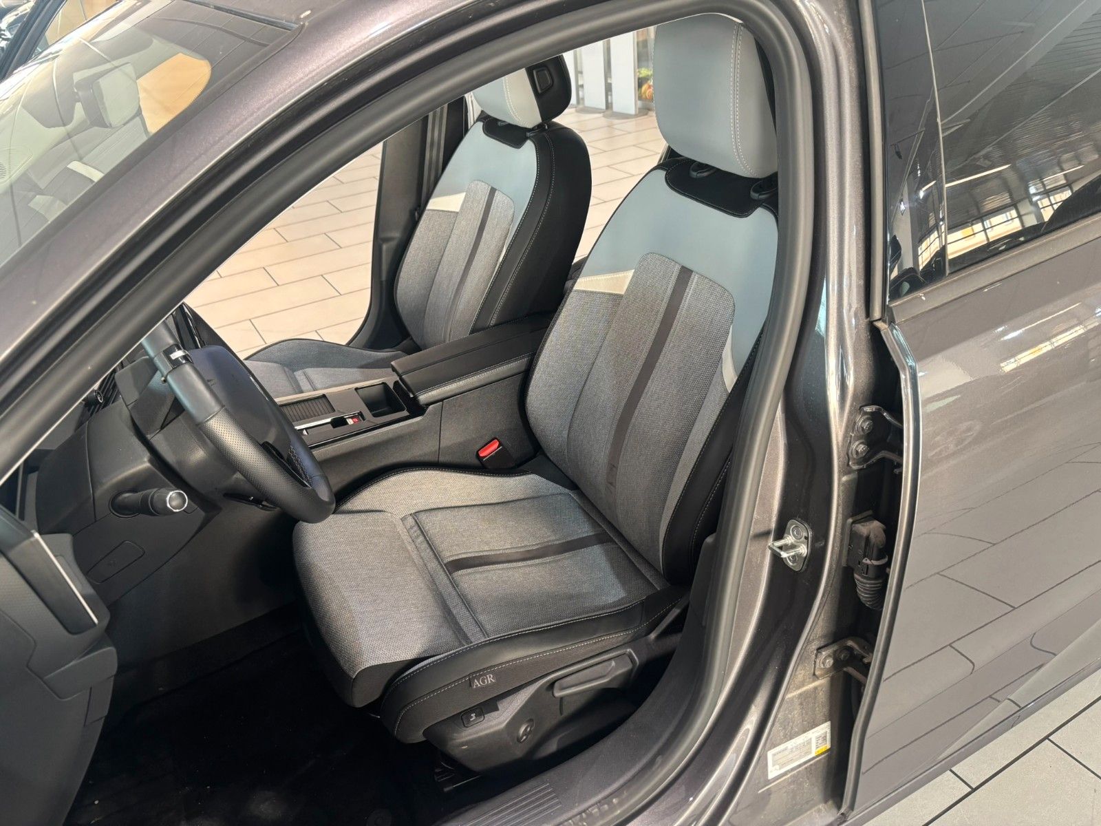 Fahrzeugabbildung Opel Astra L ST 1.5D ELEGANCE NAVI/LED/KAMERA/SHZ/AHK