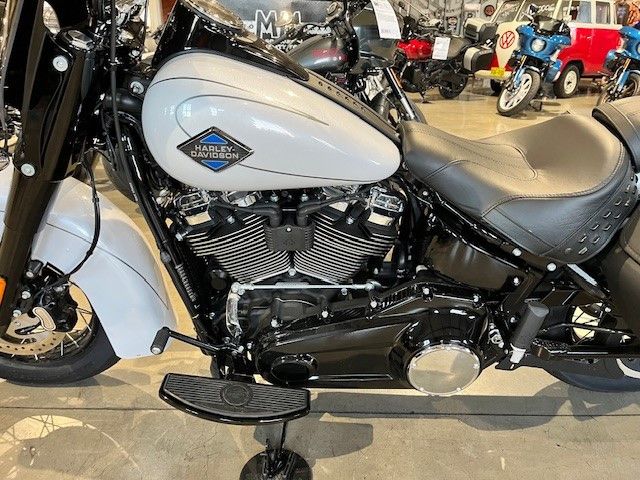 Fahrzeugabbildung Harley-Davidson FLHC Heritage Classic 117 MY 25