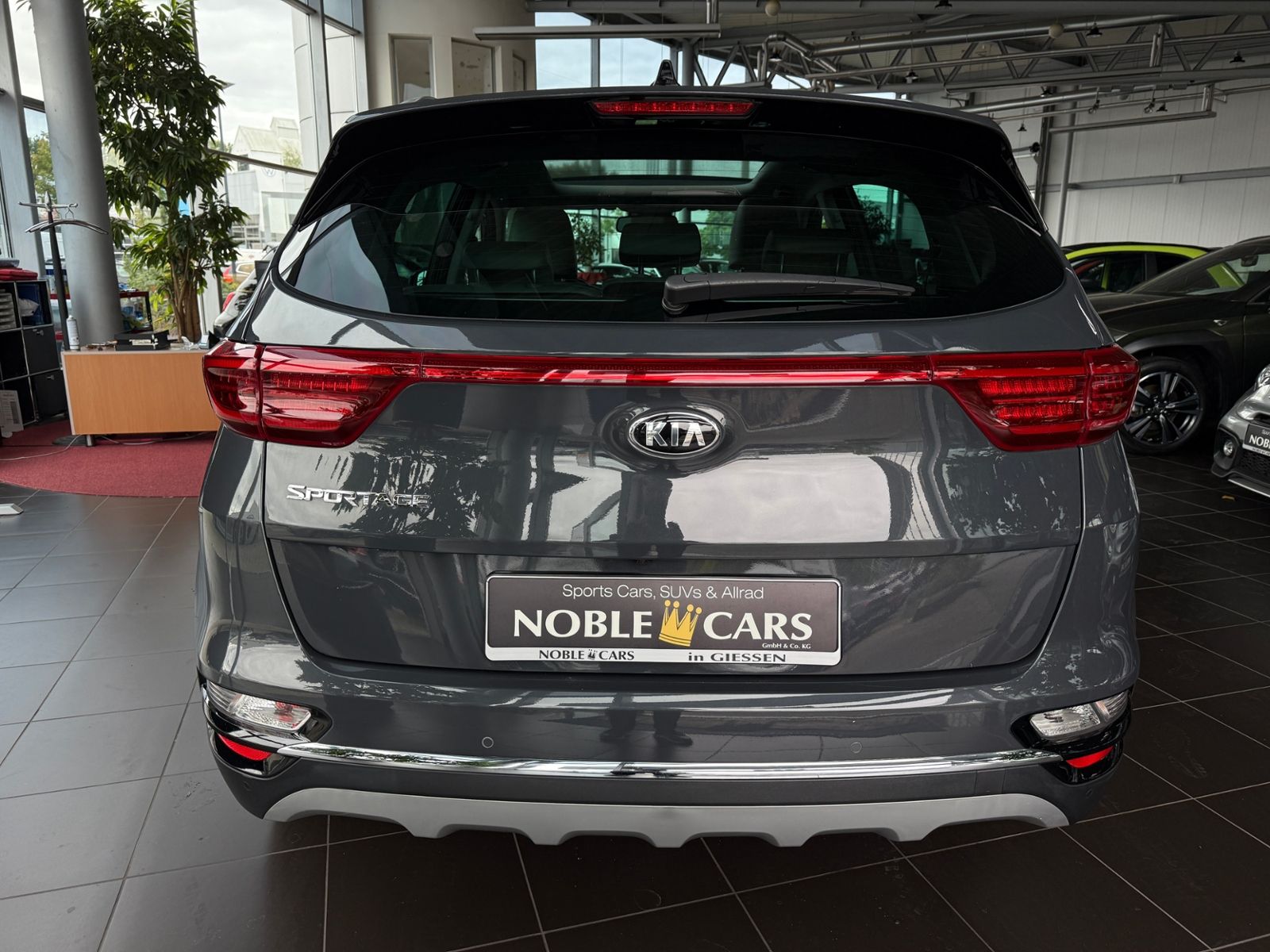 Fahrzeugabbildung Kia Sportage Platinum Edition 4WD PANO LED NAVI