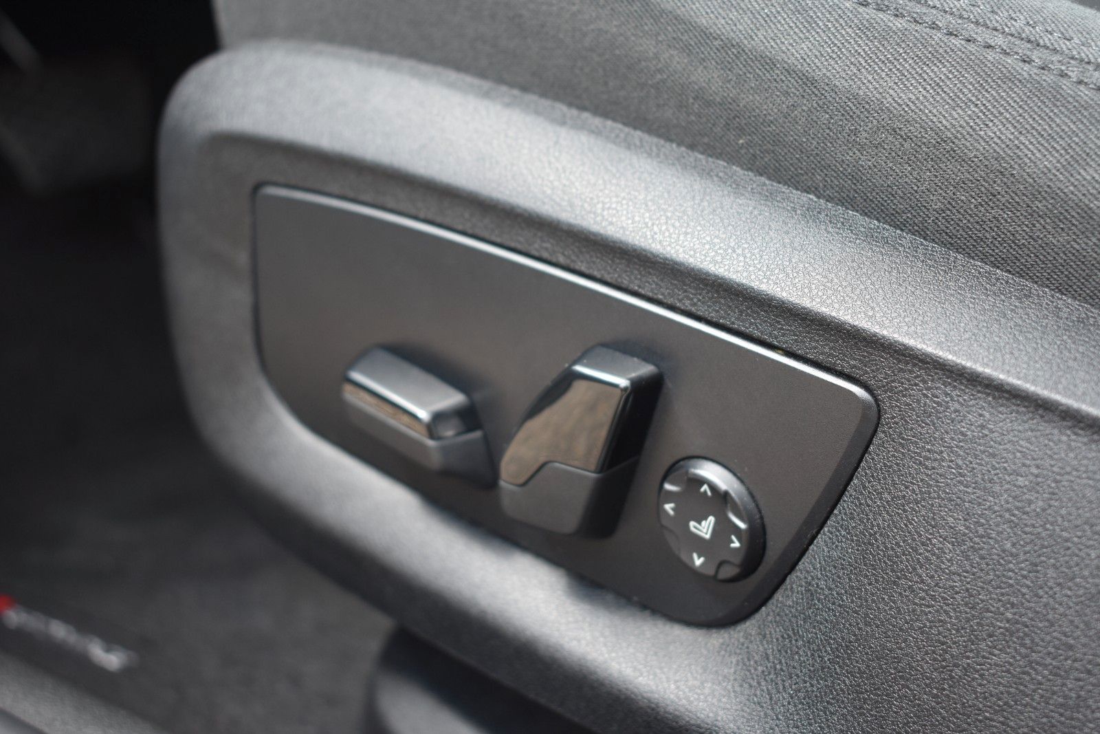 Fahrzeugabbildung BMW BMW 520d Touring Head Up/Anhänger/Driving Assist