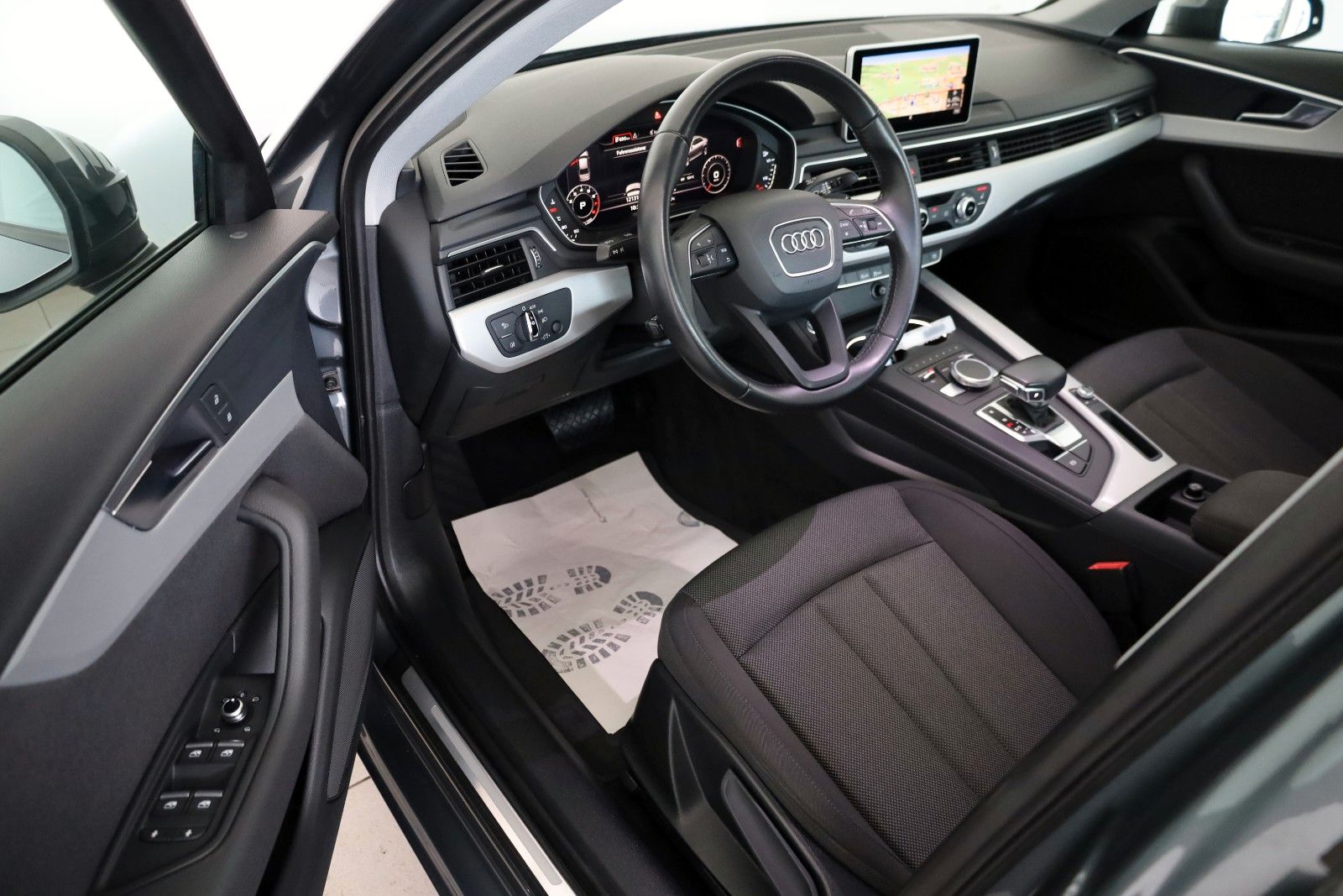 Fahrzeugabbildung Audi A4 Limusine,Automatik,Navi,Xenon,SH,Tempomat,PDC