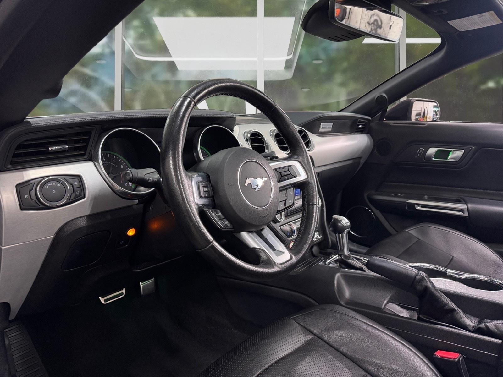 Ford Mustang Cabrio 2.3 Aut., Inspektion Neu