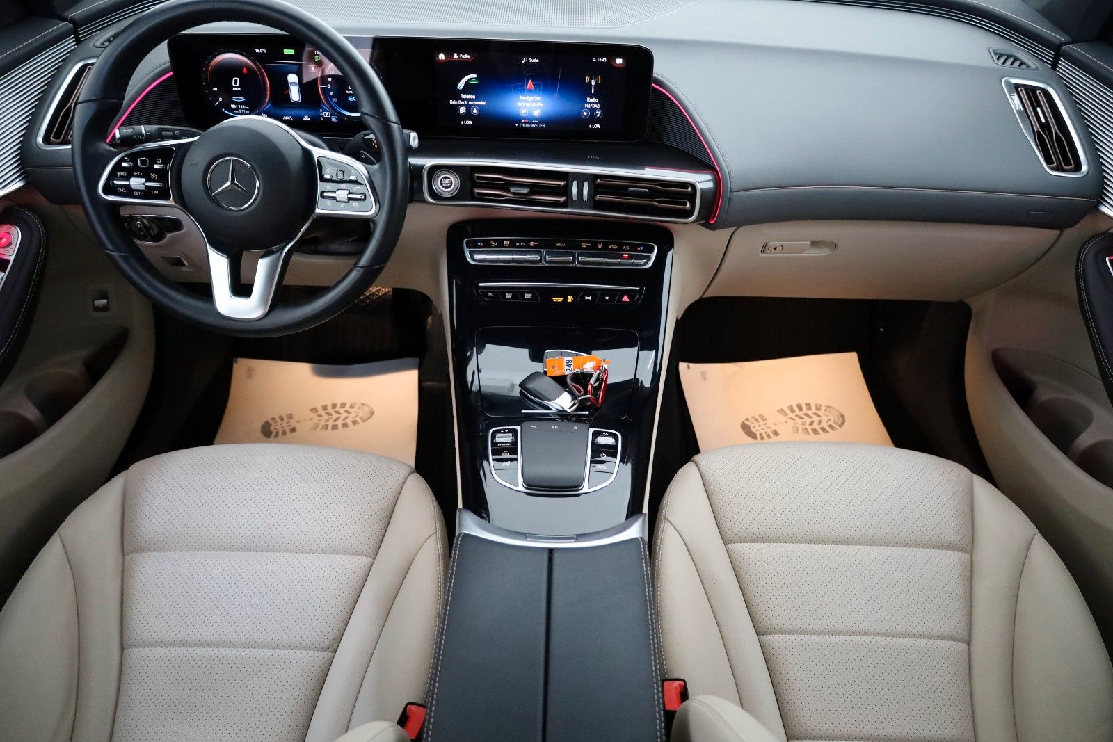 Fahrzeugabbildung Mercedes-Benz EQC 400 4M Leder,Navi,Multibeam LED,Park Paket