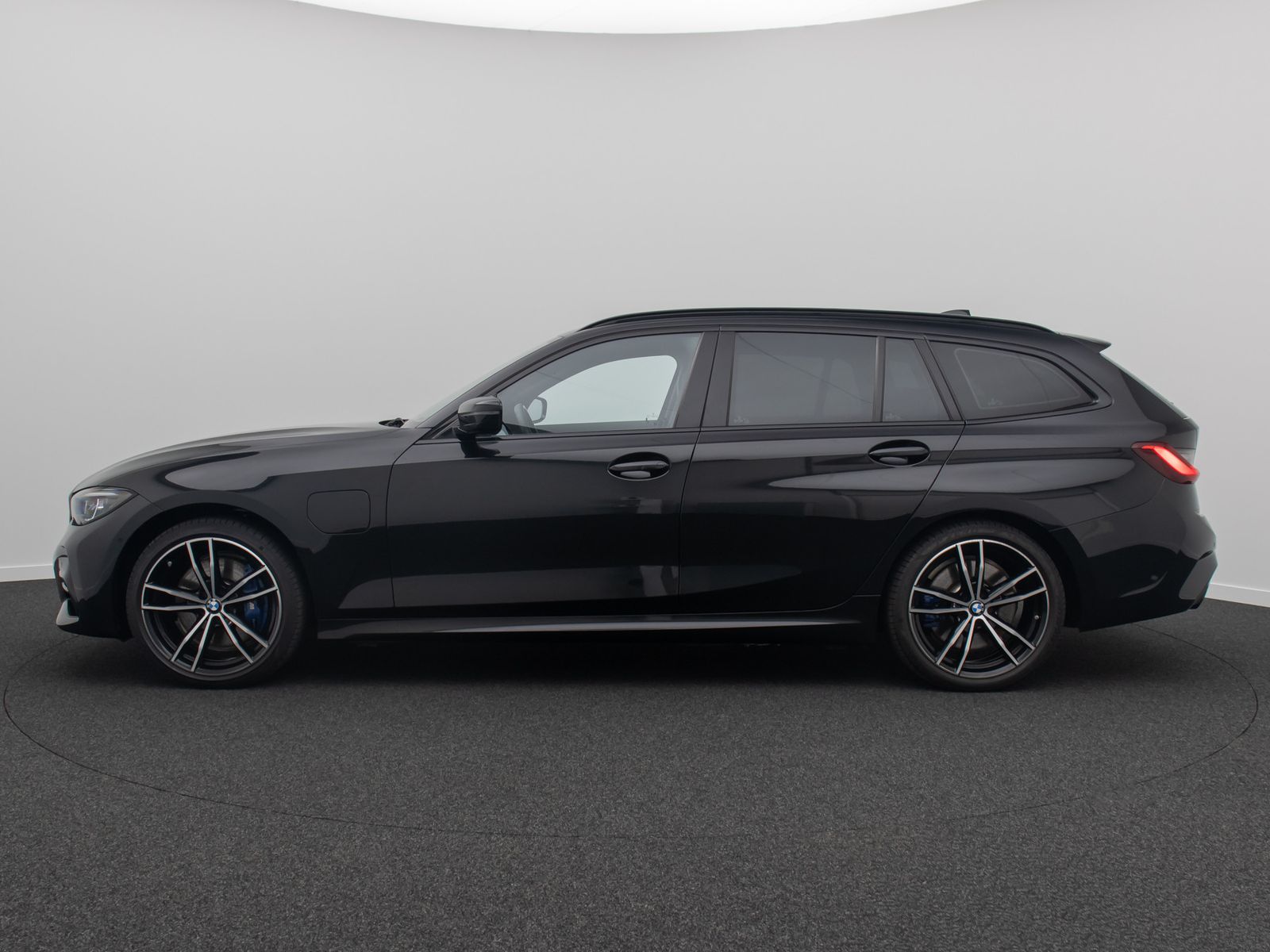 Fahrzeugabbildung BMW 330e M Sport Kamera DAB HiFi Laser Panorama HUD