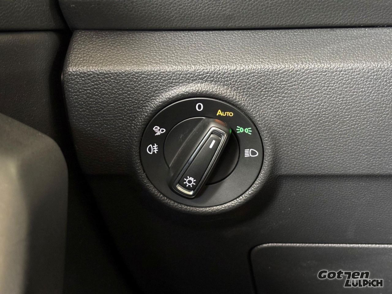 Fahrzeugabbildung Volkswagen T-Roc Cabriolet 1.5 TSI R-Line Navi Leder LED