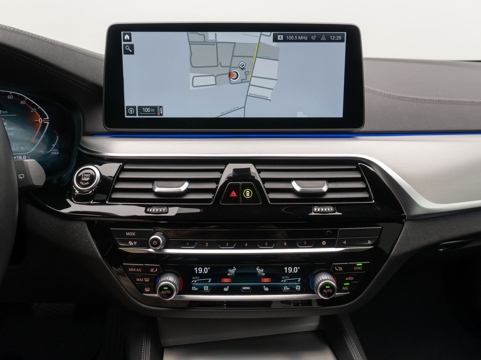 Fahrzeugabbildung BMW 530d Luxury Line DAB Kamera HUD Leder H/K 19Zoll