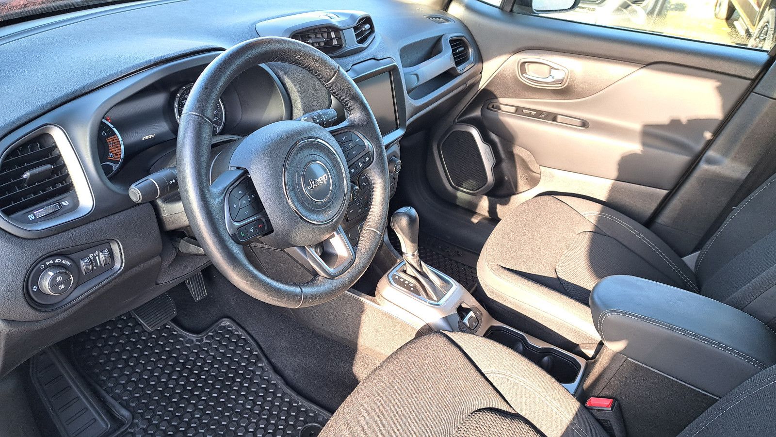 Fahrzeugabbildung Jeep Renegade S FWD