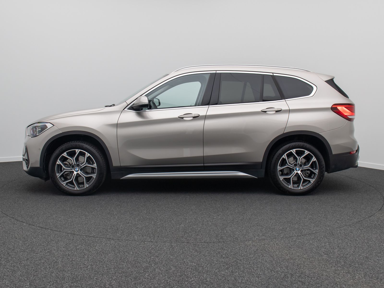 Fahrzeugabbildung BMW X1 xD20i xLine Kamera Lenkrhzg Navi+HUD DAB HiFi