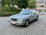 Mercedes-Benz Mercedes E220 CDI Xenon Automatik Klima un... - gebrauchte Mercedes-Benz E 220 aus dem Jahr 1999